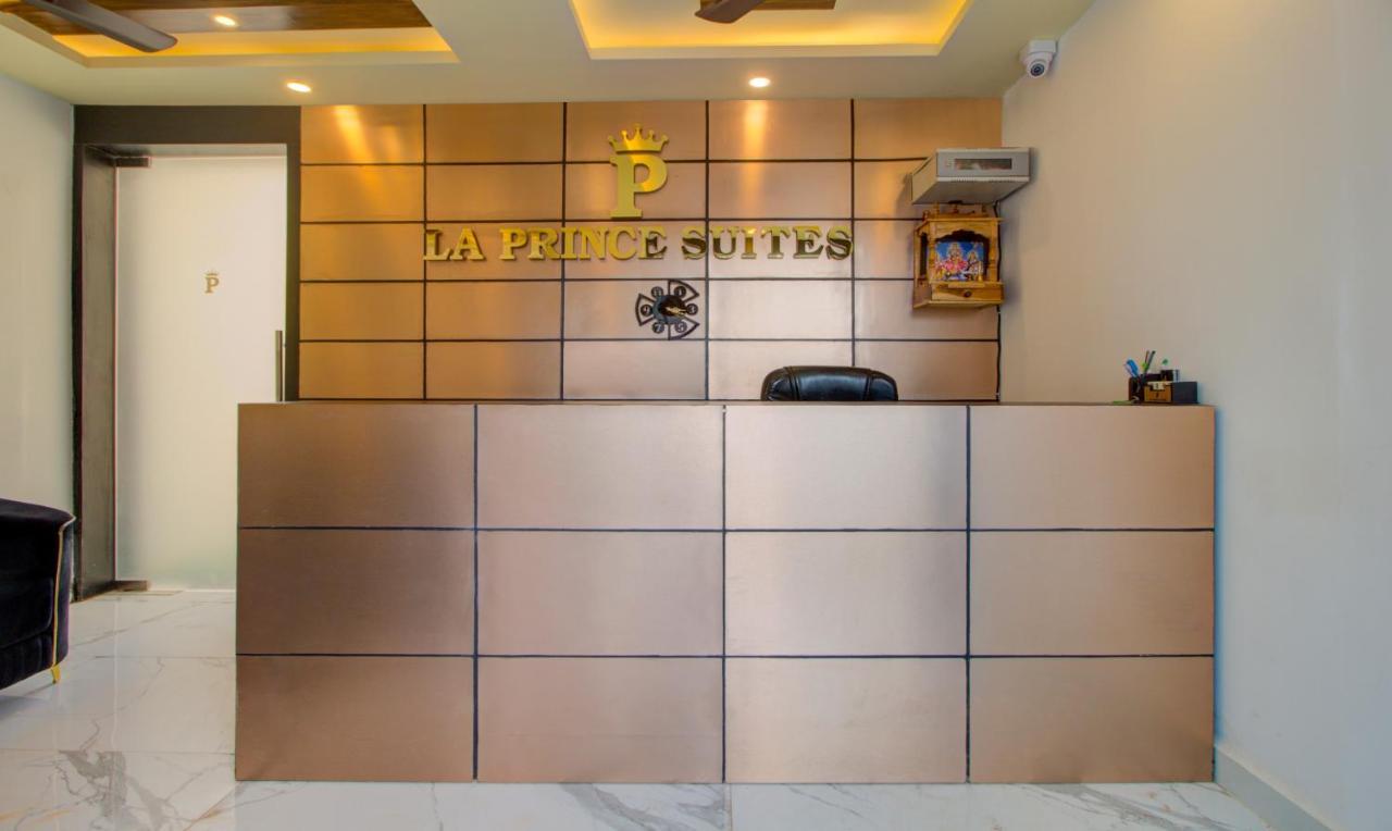 Treebo Code Red Hotel Morjim Bagian luar foto