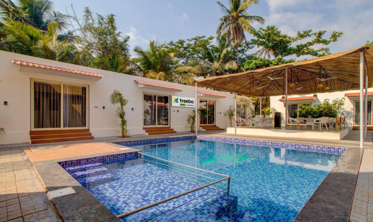 Treebo Code Red Hotel Morjim Bagian luar foto