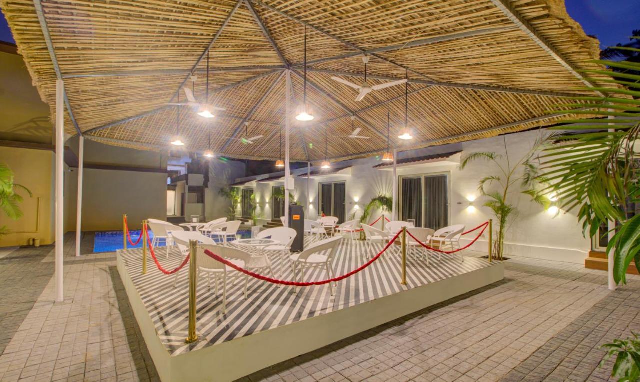 Treebo Code Red Hotel Morjim Bagian luar foto