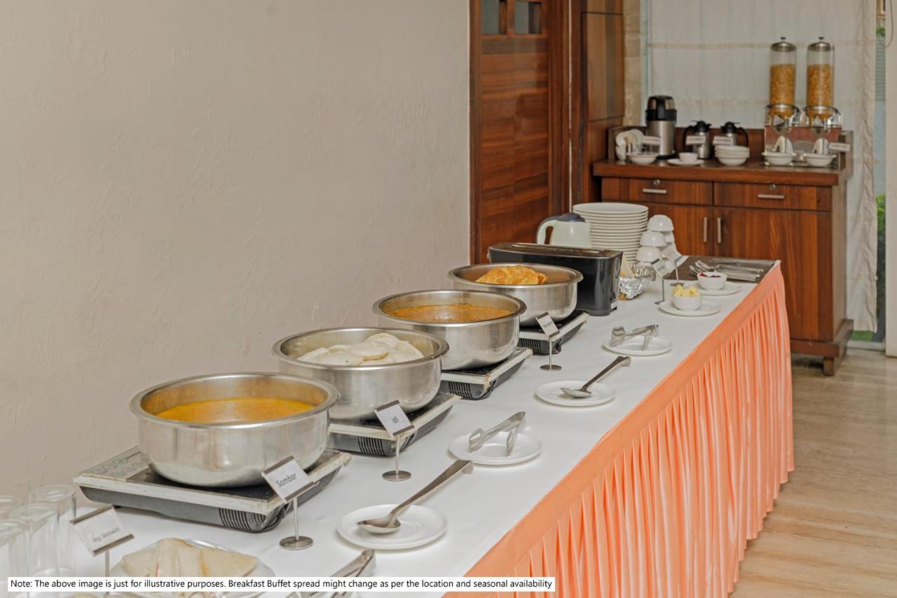 Treebo Code Red Hotel Morjim Bagian luar foto